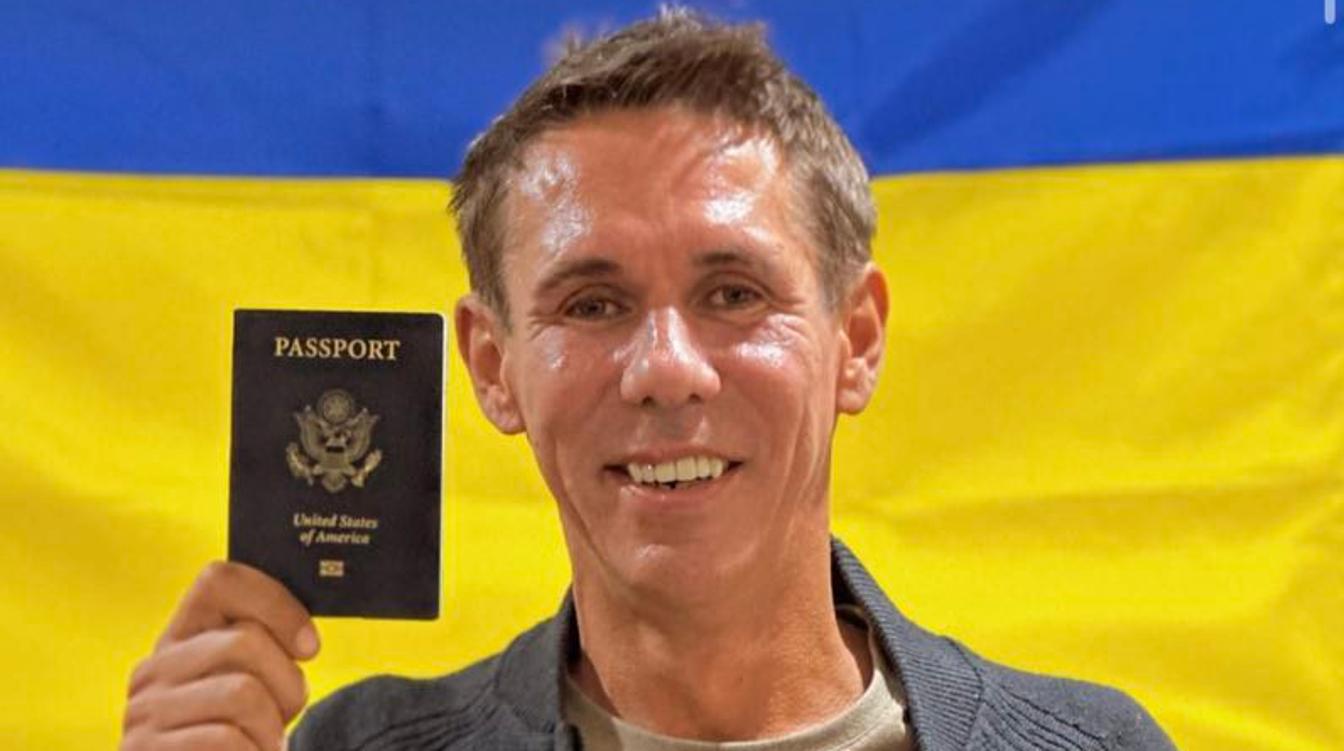 Показавший новый паспорт Панин вызвал омерзение у россиян