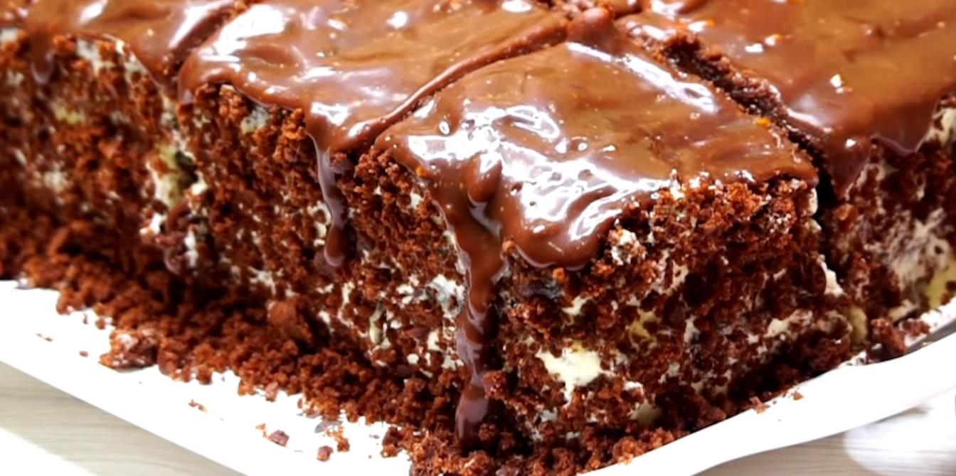 Бомбический шоколадный торт со сметанным кремом: это лакомство сведет с ума