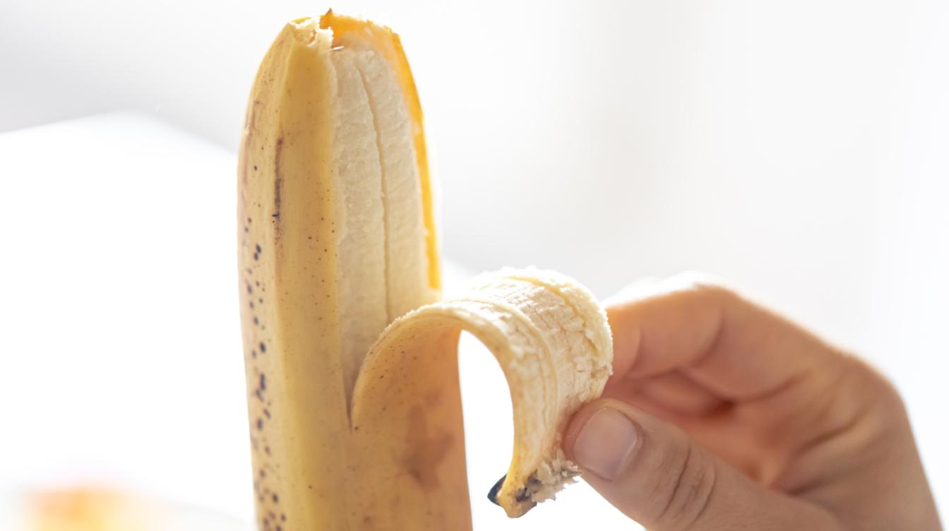 Больше кожуру банана не выбрасываем: стали красивее в несколько раз
