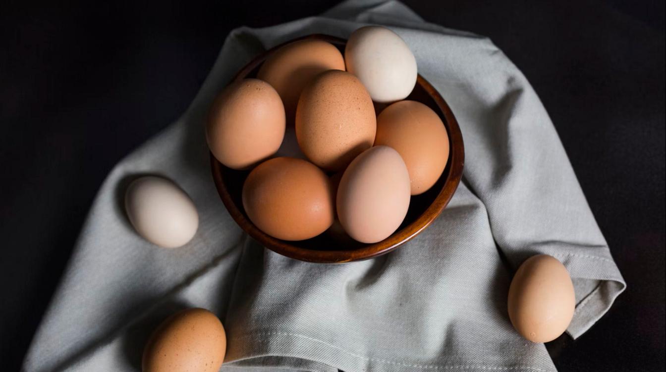 Зачем бросать зубочистки в кастрюлю с яйцами: совет от хитрых хозяек