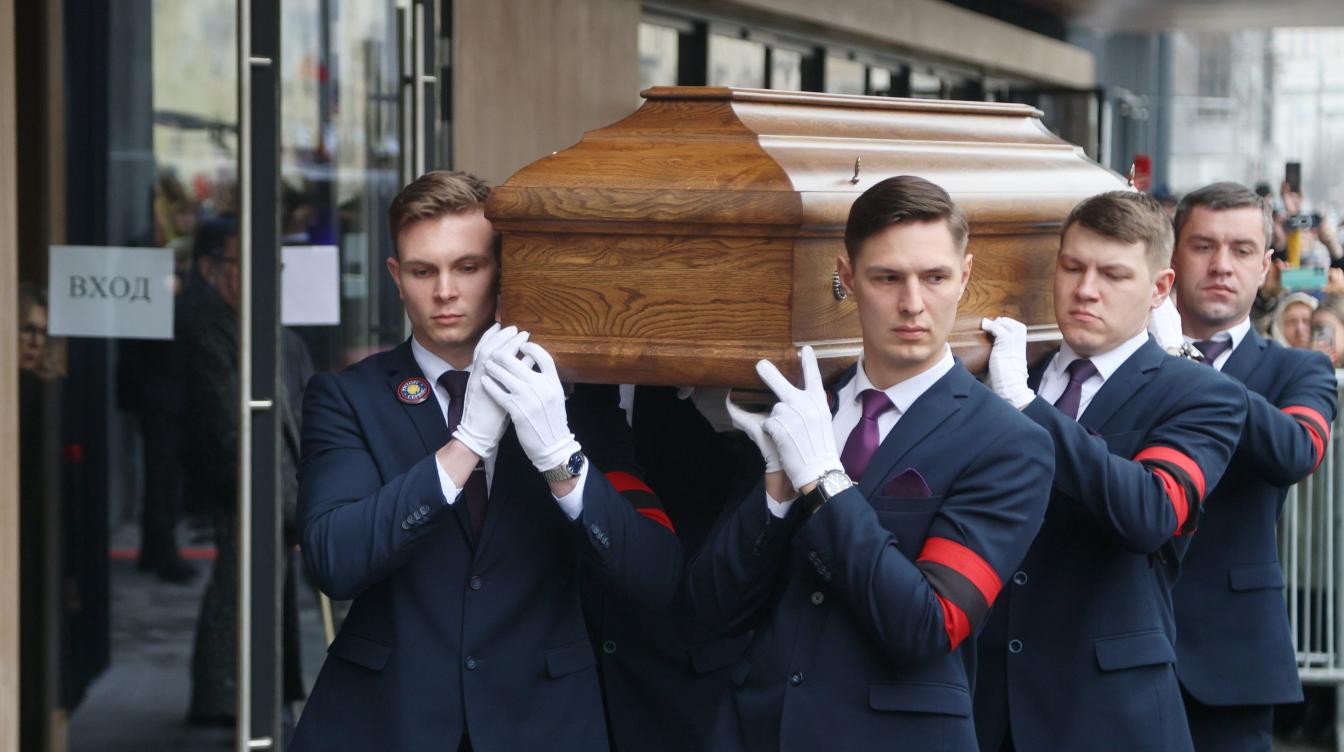 Прах лежал месяц: душераздирающие подробности кремации Ширвиндта 